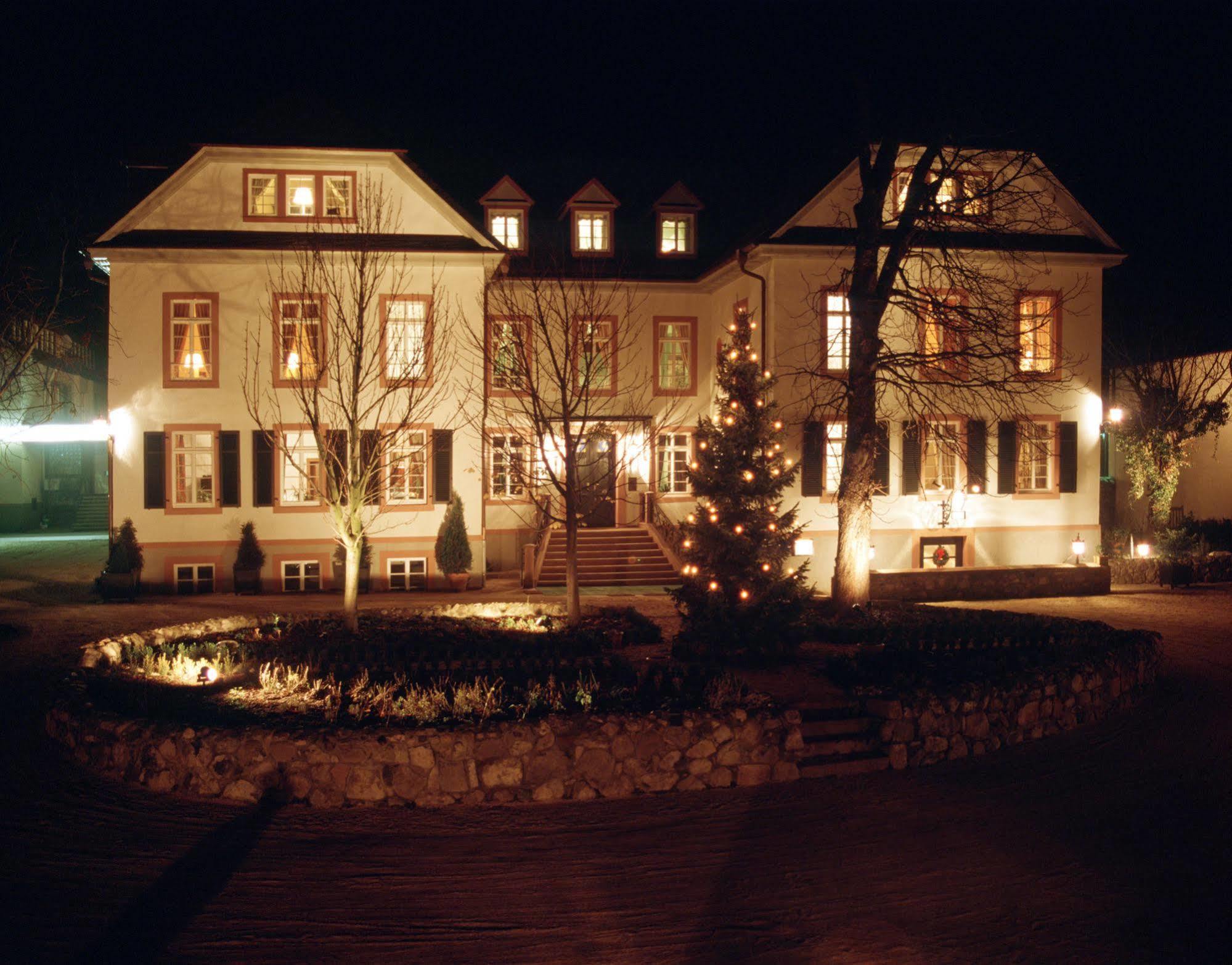 Herrenhaus Von Low Bad Nauheim Exteriör bild